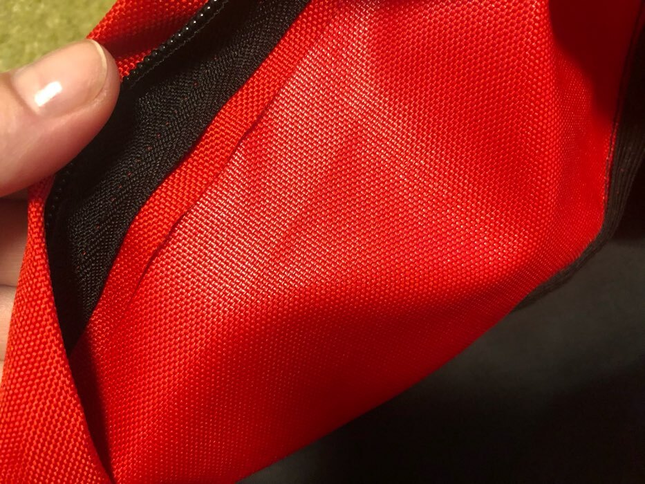 Фотография покупателя товара Сумка спортивная, отдел на молнии, наружный карман, длинный ремень, цвет красный - Фото 1