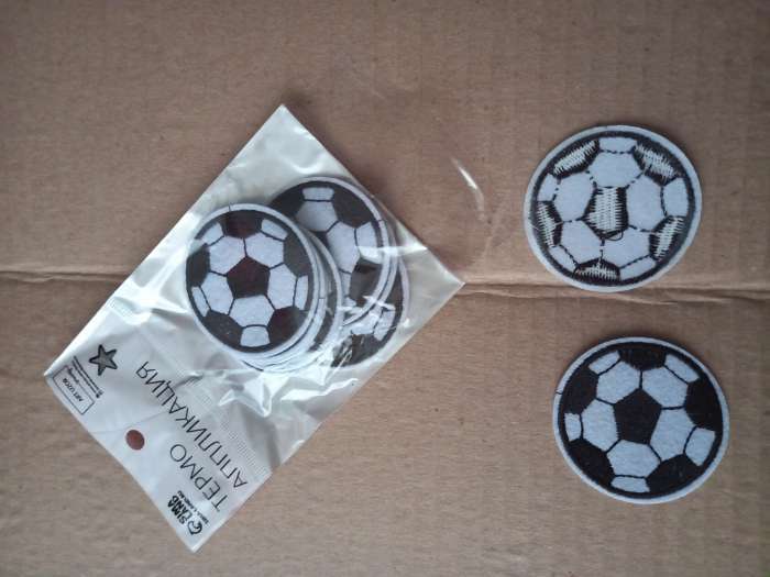 Фотография покупателя товара Термоаппликация «Футбольный мячик», d = 5,1 см, цвет белый/чёрный - Фото 2
