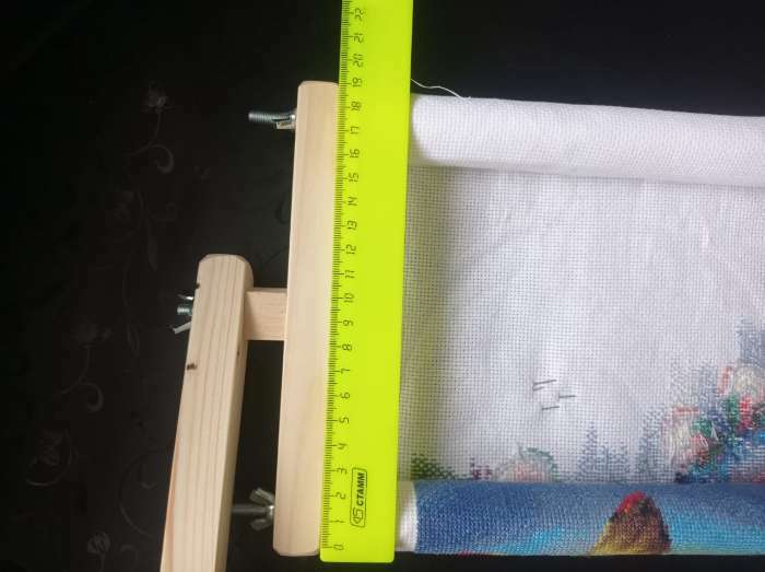 Фотография покупателя товара Пяльцы-рамка для вышивания, 20 × 30 см, с подставкой, цвет светлое дерево