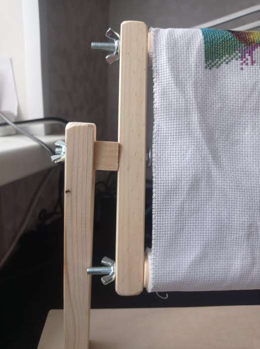Фотография покупателя товара Пяльцы-рамка для вышивания, 20 × 30 см, с подставкой, цвет светлое дерево - Фото 14