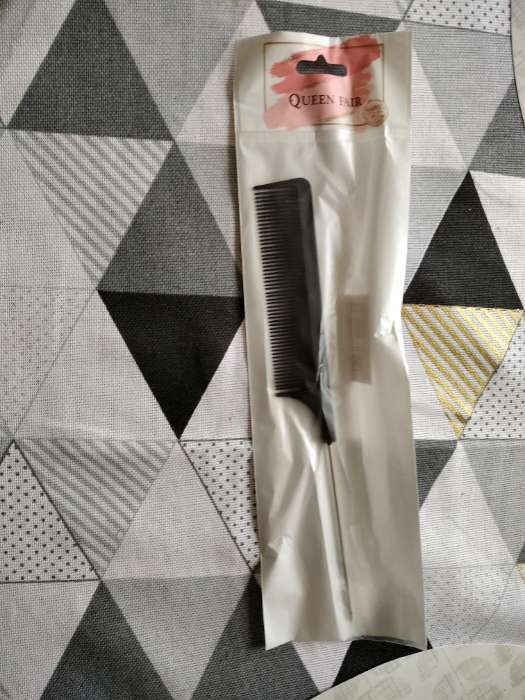 Фотография покупателя товара Расчёска с металлическим хвостиком, 20 × 2,5 см, цвет чёрный - Фото 6