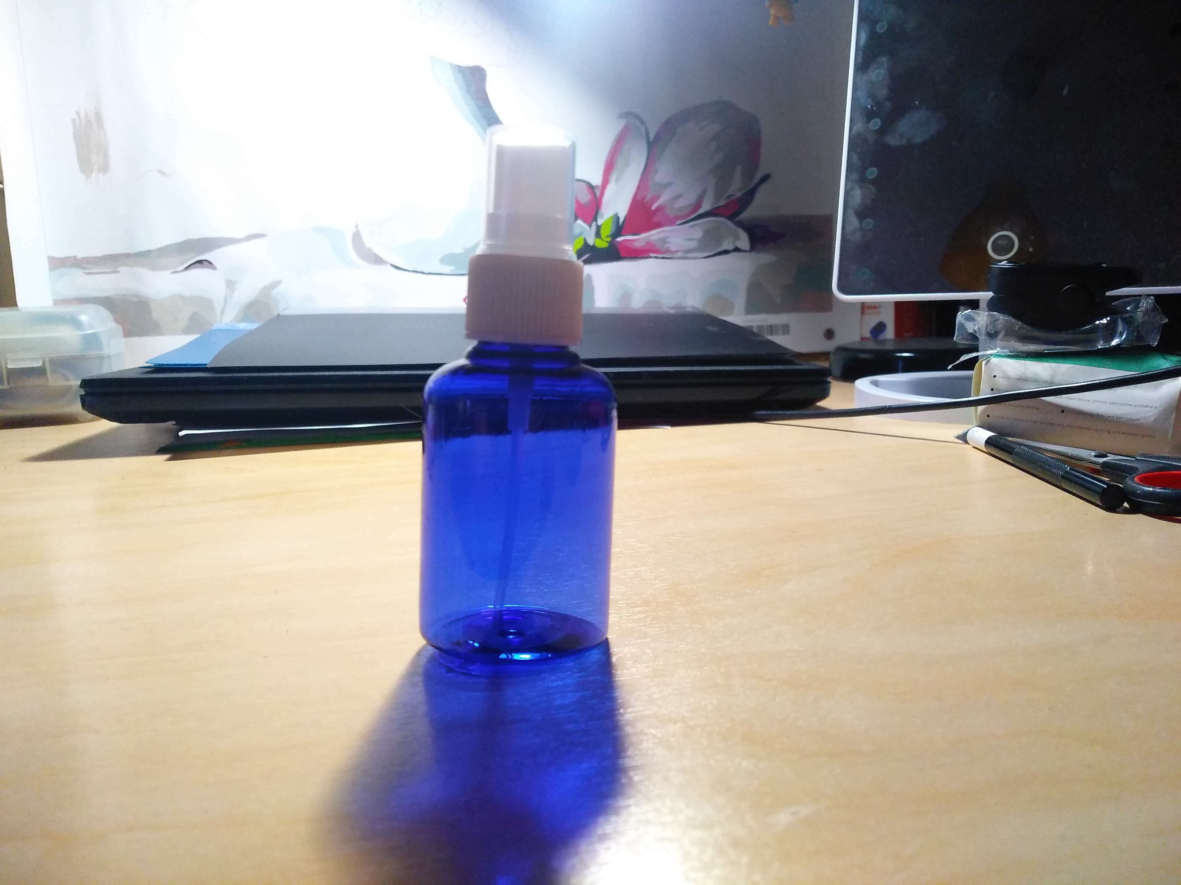 Фотография покупателя товара Бутылочка для хранения, с распылителем, 50 мл, цвет синий/белый - Фото 7