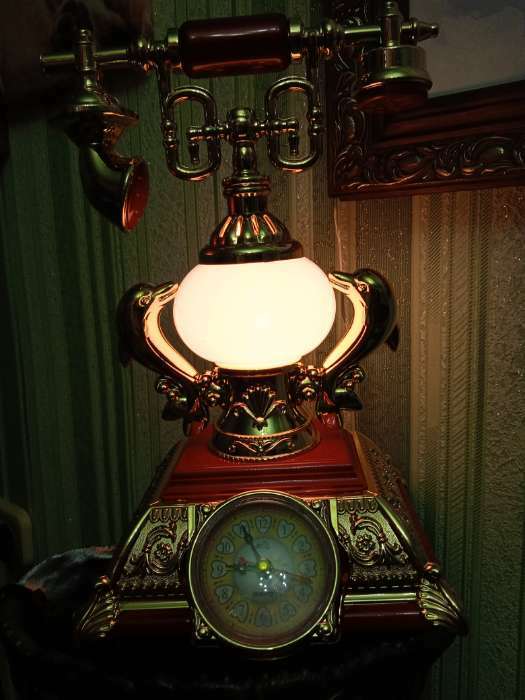 Фотография покупателя товара Часы-светильник "Ретро телефон", с будильником, 28.5 х 18 х 18 см - Фото 2