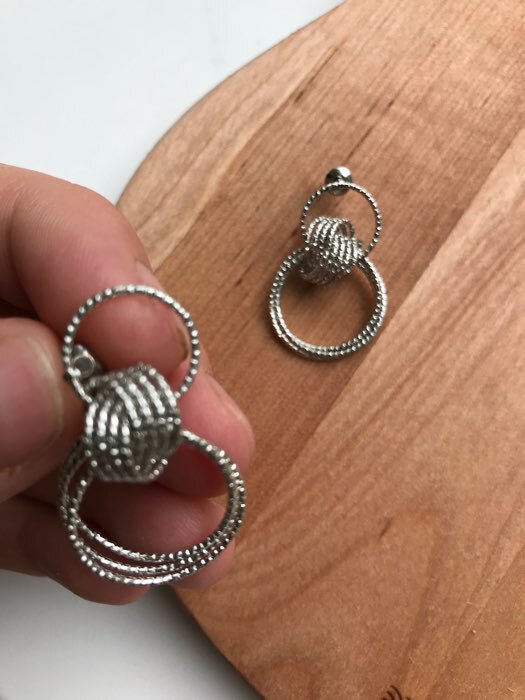 Фотография покупателя товара Серьги металл «Чикаго» два кольца, цвет серебро - Фото 5
