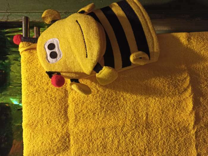 Фотография покупателя товара Полотенце махровое Крошка Я «Пчелка» с мочалкой, 50*90 см, 100% хлопок, 340 г/м2 - Фото 1