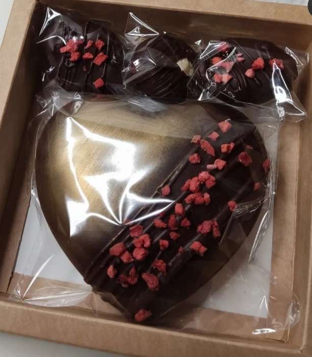 Фотография покупателя товара Форма для шоколада KONFINETTA «Любовь», 20×12×2,5 см, 2 ячейки (10×9×1,5 см) - Фото 1