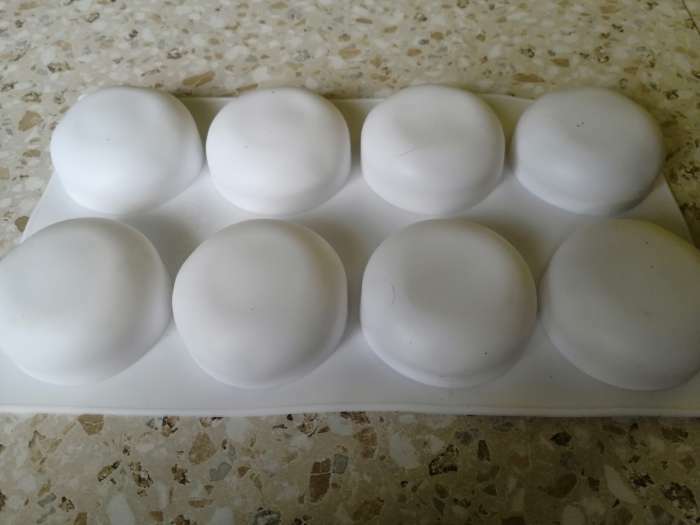 Фотография покупателя товара Форма для муссовых десертов и выпечки Доляна «Пуэнти», 30×18 см, 8 ячеек (6,6×3 см), цвет белый - Фото 2