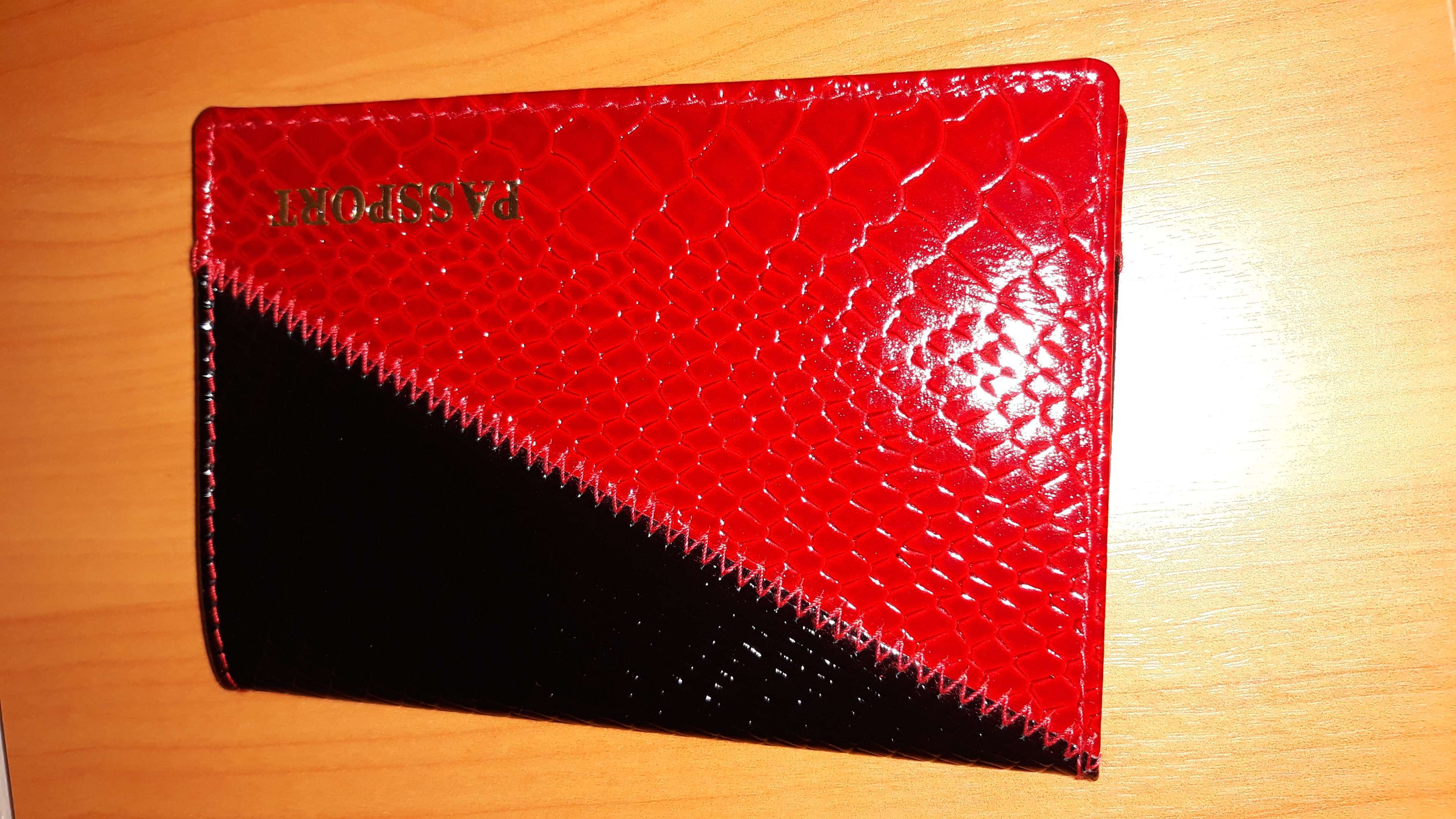 Фотография покупателя товара Обложка для паспорта, питон/игуана, цвет красный/чёрный - Фото 1