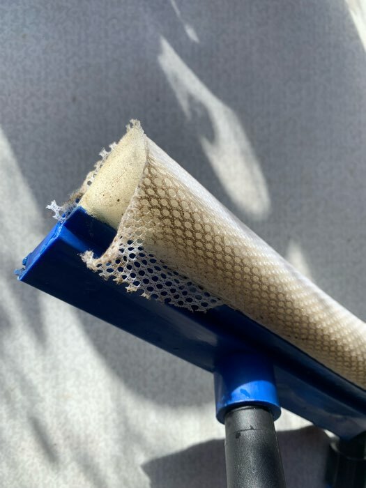 Фотография покупателя товара Окномойка с телескопической металлической окрашенной ручкой и сгоном Доляна, 20×49(75) см, поролон, цвет синий - Фото 4