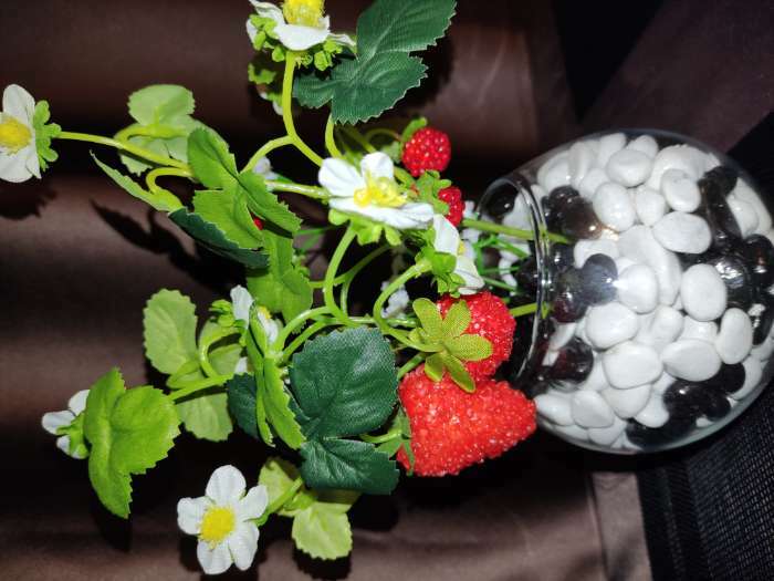 Фотография покупателя товара Цветы искусственные клубника 28 см - Фото 2