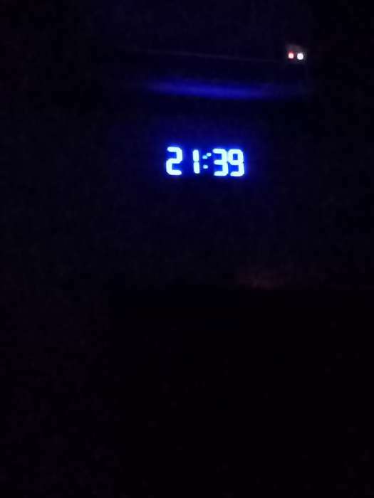Фотография покупателя товара Часы электронные настольные "Цифры", с подвесом, синяя индикация, 9 х 3 х 23 см, от USB - Фото 4