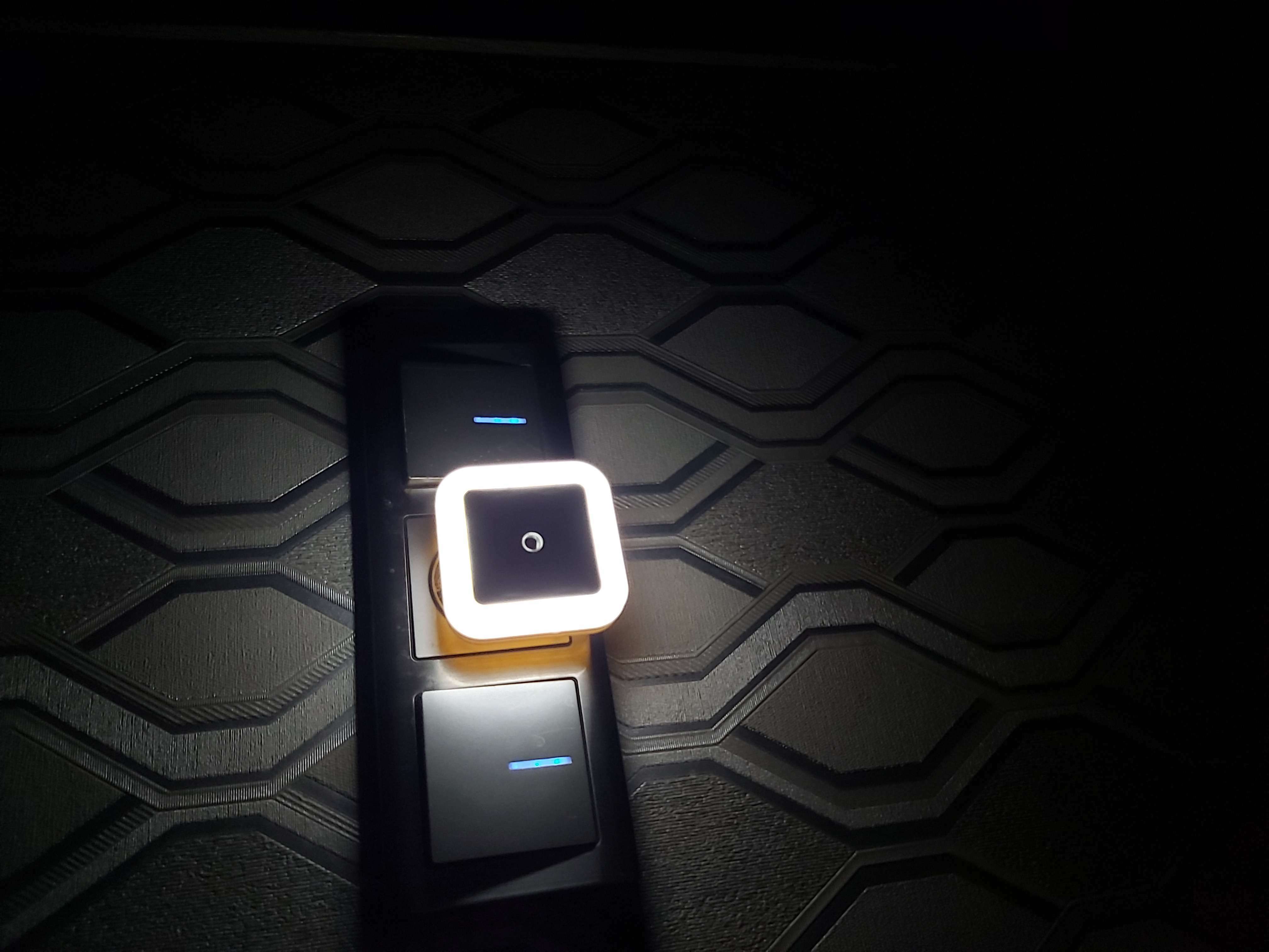 Фотография покупателя товара Ночник пластик LED реагирует на темноту "Квадрат" 6,5х6,5х5 см, МИКС RISALUX - Фото 14