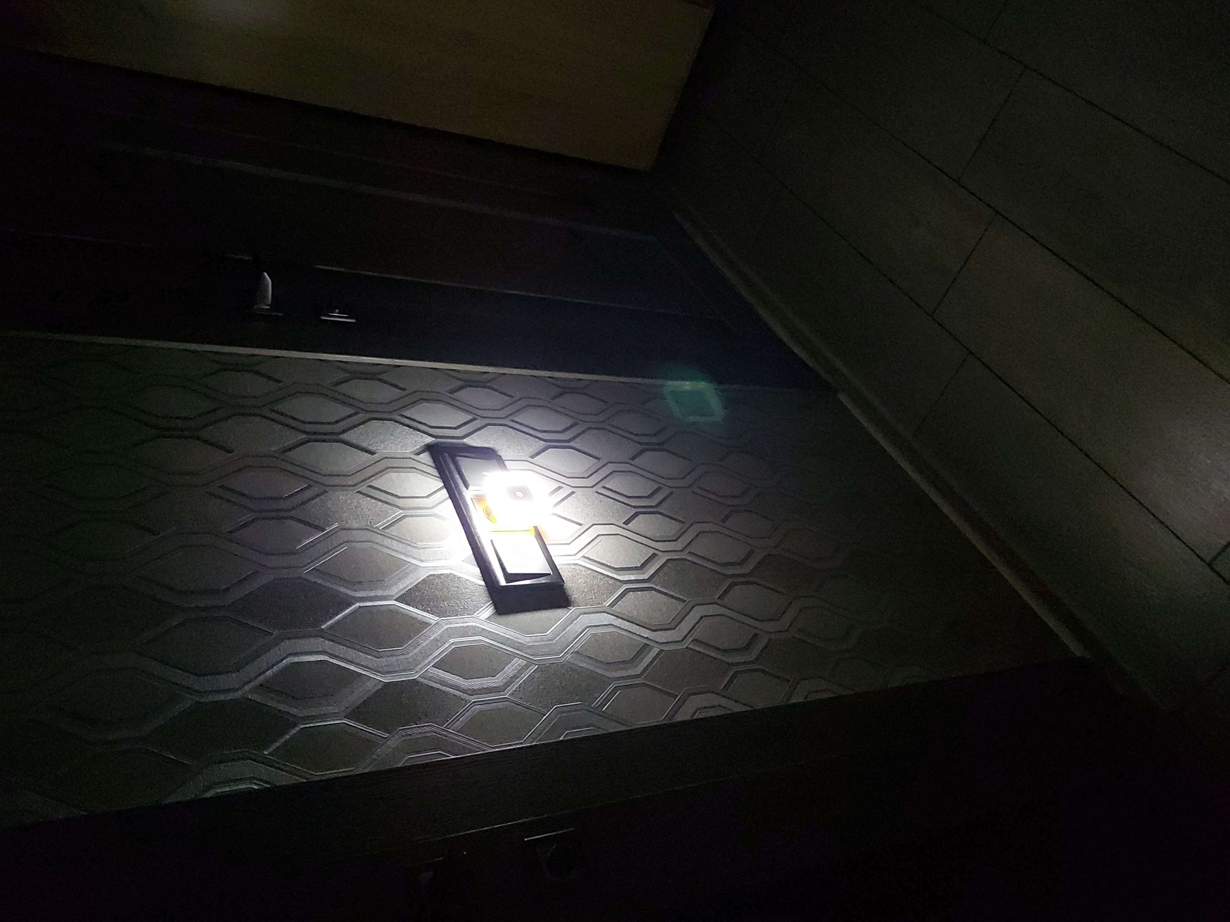 Фотография покупателя товара Ночник пластик LED реагирует на темноту "Квадрат" 6,5х6,5х5 см, МИКС RISALUX