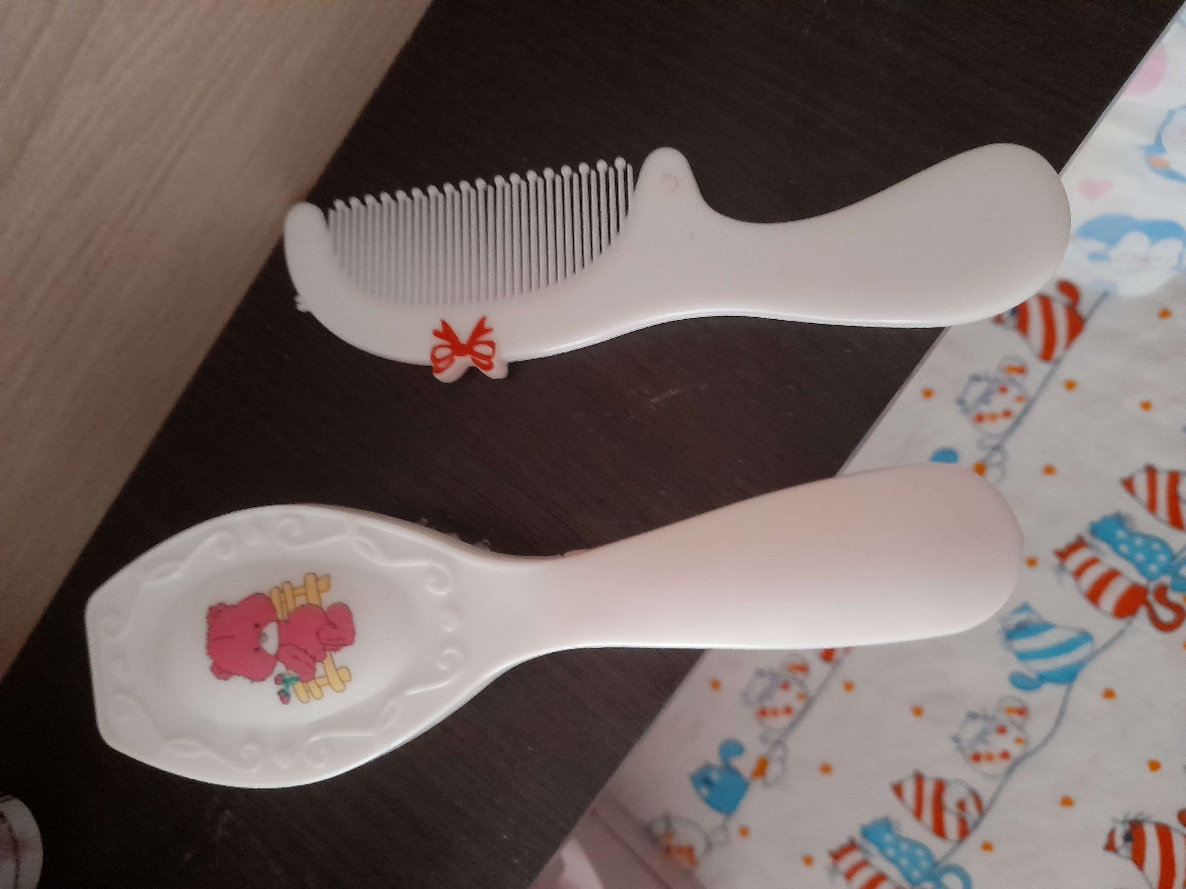 Фотография покупателя товара Расчёска детская + массажная щётка для волос в наборе «Мишка», от 0 мес., цвета рукоятки МИКС - Фото 5
