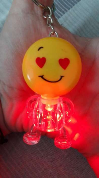 Фотография покупателя товара Фонарь-брелок "Смайлик", 1 LED, 3 х 5.5 см, микс