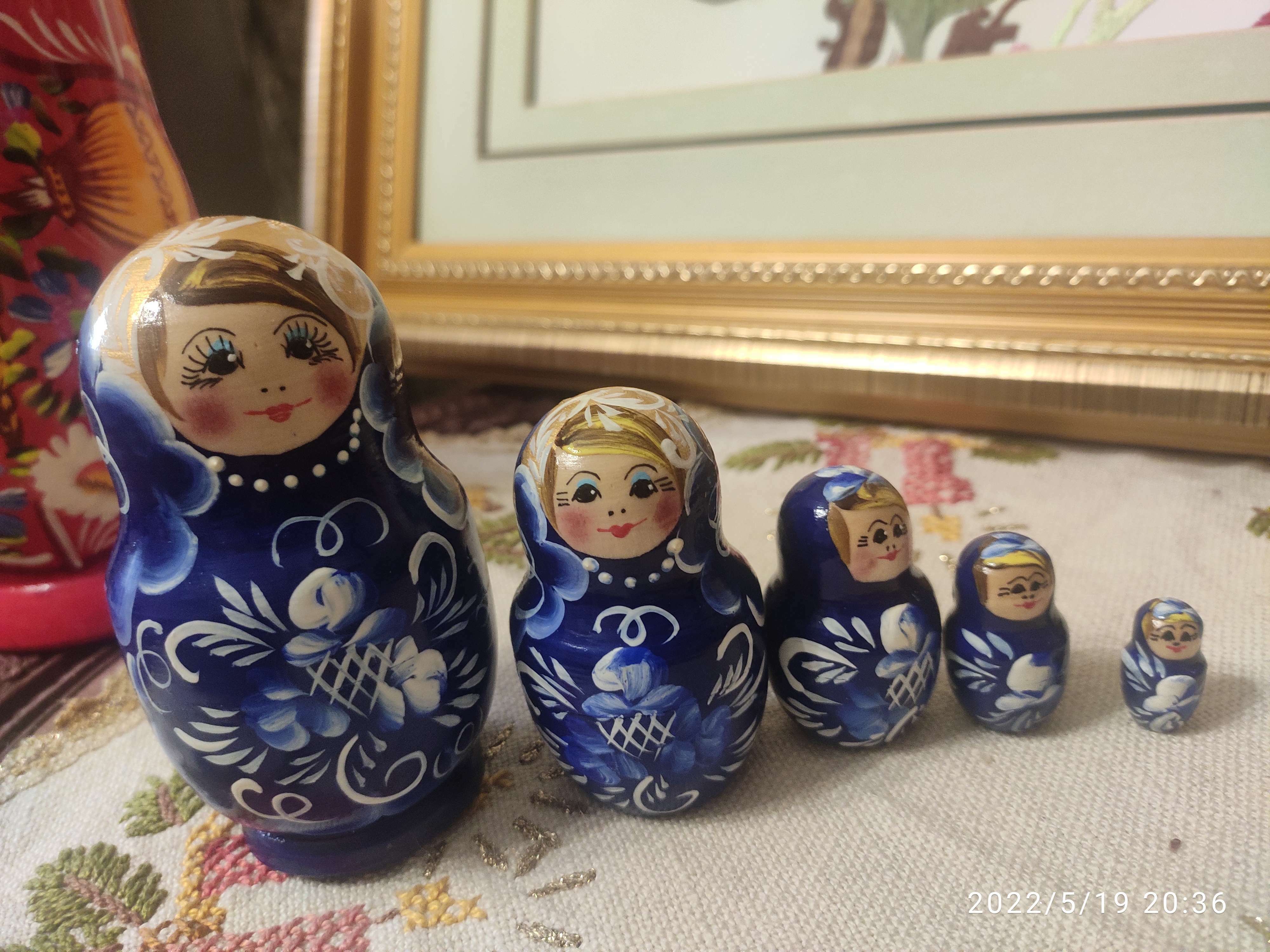 Фотография покупателя товара Матрёшка «Гжель», тёмно-синее платье, 5 кукольная, 10 см - Фото 1