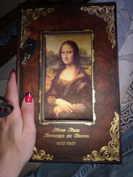 Фотография покупателя товара Сейф книга "Мона Лиза" кожзам  27х18х7 см - Фото 5