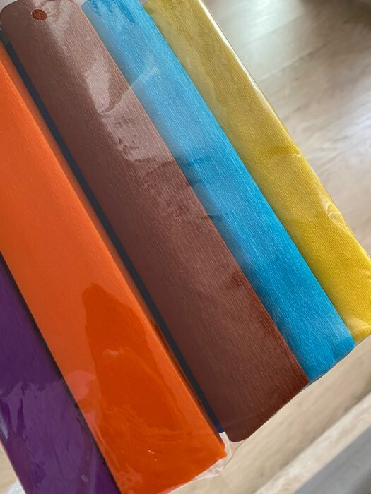 Фотография покупателя товара Набор бумаги крепированной "Плотная", рулон, 10 штук/10 цветов, 50 х 250 см, 32 г/м2 - Фото 4