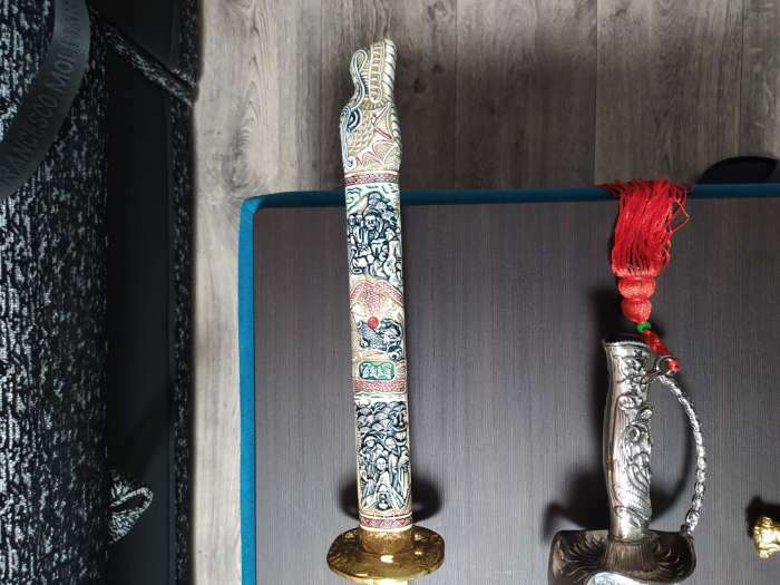 Фотография покупателя товара Сувенирное оружие «Катана на подставке», красные ножны, голова дракона на рукоятке, 108 см - Фото 2