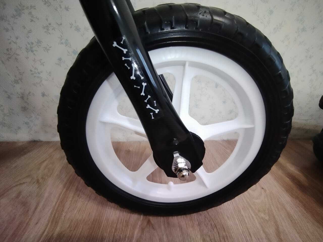 Фотография покупателя товара Беговел 12" GRAFFITI Discover, цвет чёрный - Фото 5