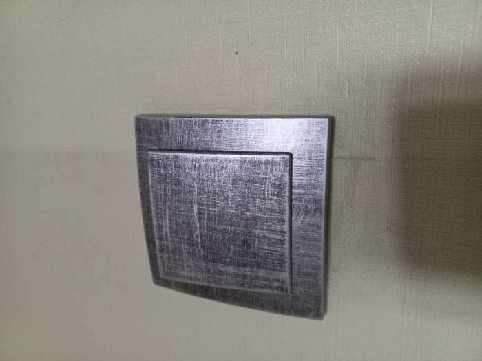 Фотография покупателя товара Выключатель "Элект" VS 16-131-ЧС, 6 А, 1 клавиша, скрытый, цвет черный под серебро - Фото 1