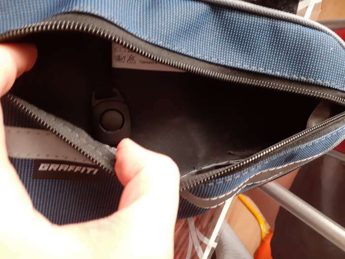 Фотография покупателя товара Велосумка под раму Graffiti-МАСТЕР, малая, цвет оранжевый - Фото 4