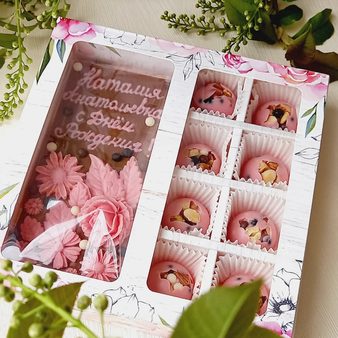 Фотография покупателя товара Коробка под 8 конфет + шоколад, с окном , пионы, 17,7 х 17,85 х 3,85 см - Фото 5