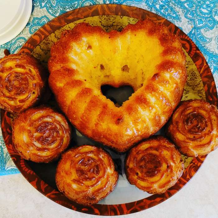 Фотография покупателя товара Форма для выпечки силиконовая Доляна «Сердце. Немецкий кекс», 17×17 см, цвет МИКС - Фото 2