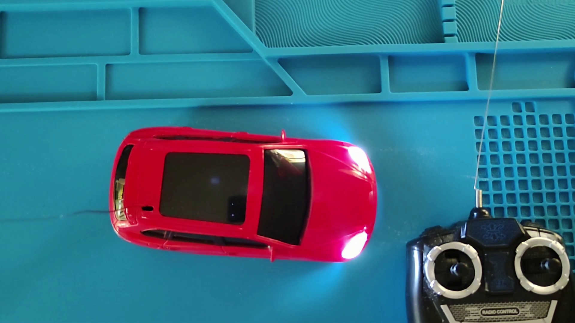 Фотография покупателя товара Машина на радиоуправлении, работает от батареек, цвет красный