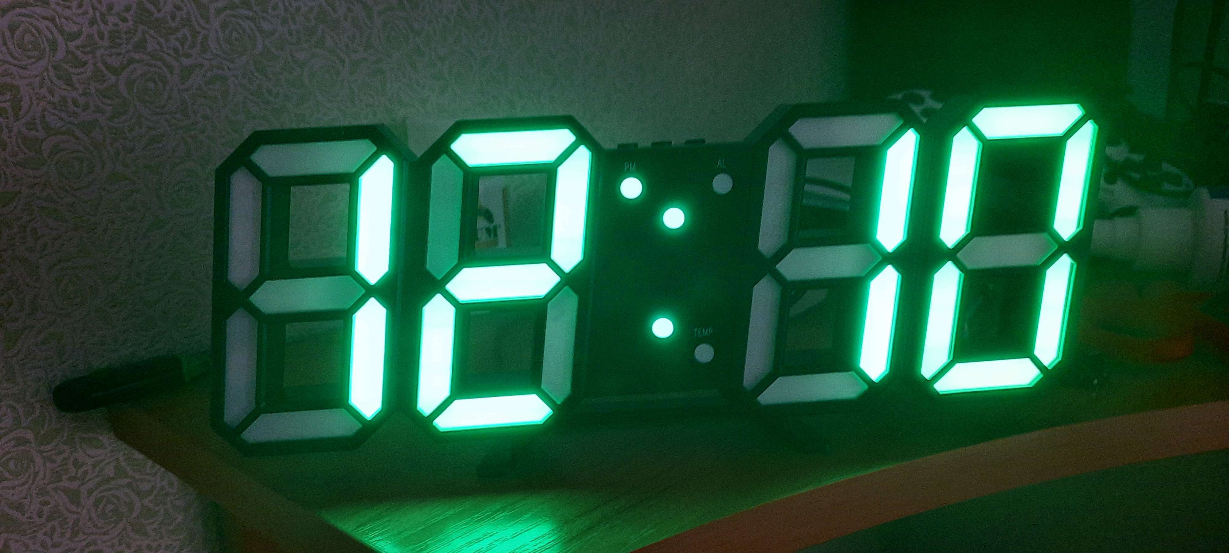 Фотография покупателя товара Часы электронные настольные "Цифры", с подвесом, зеленая индикация, 9 х 3 х 23 см, от USB - Фото 1