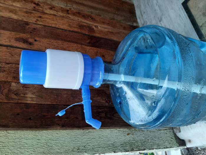 Фотография покупателя товара Помпа для воды Luazon, механическая, малая, под бутыль от 11 до 19 л, голубая