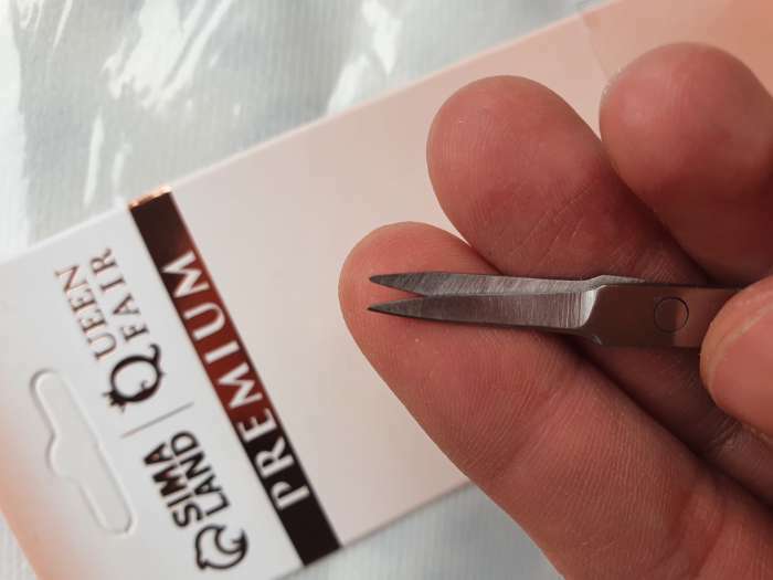 Фотография покупателя товара Ножницы маникюрные «Premium», для кутикулы, загнутые, узкие, 9 см, на блистере, цвет серебристый
