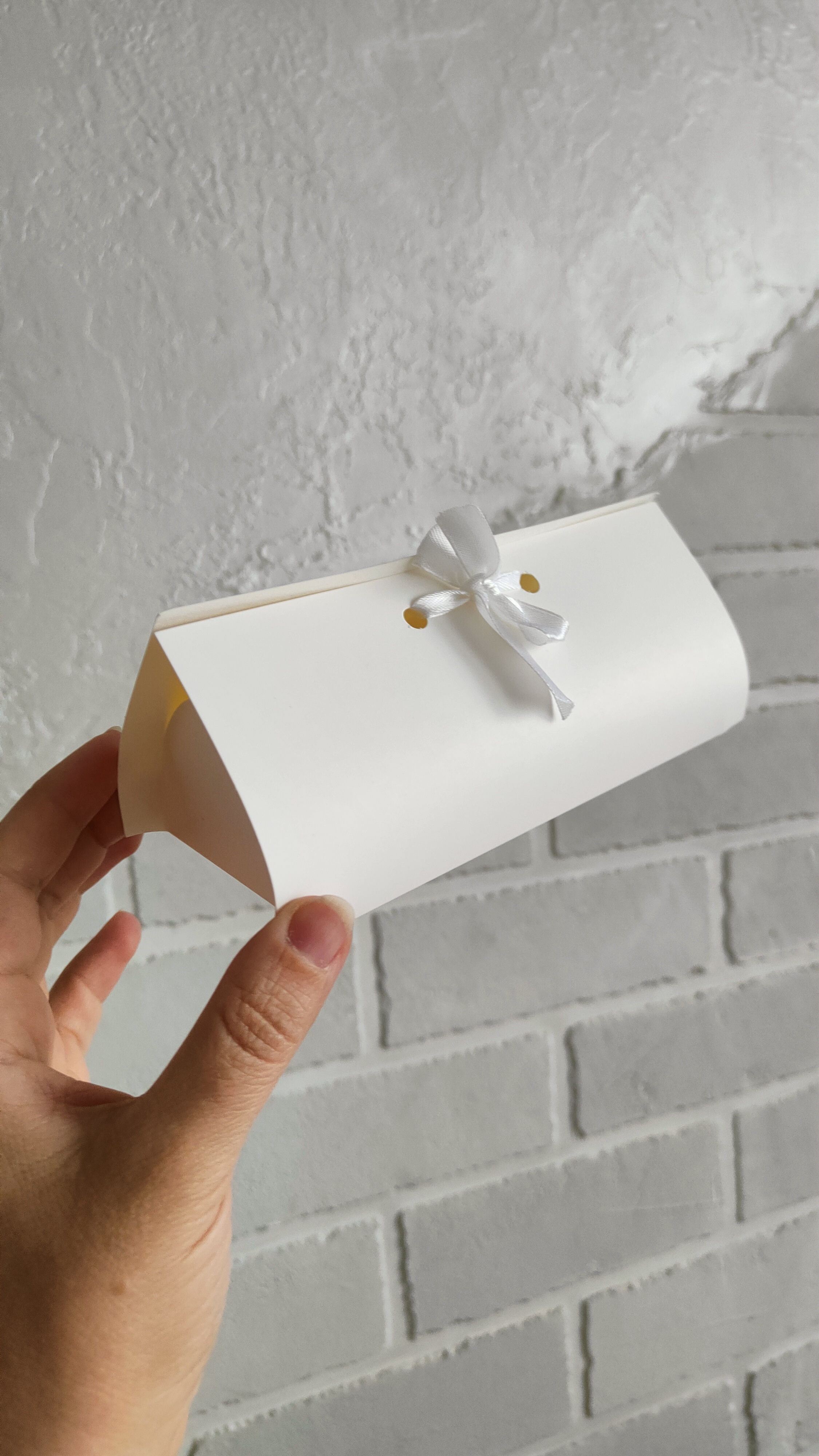 Фотография покупателя товара Коробка складная под конфеты, пирожные с лентой, белый, 14 х 6 х 4 см - Фото 3