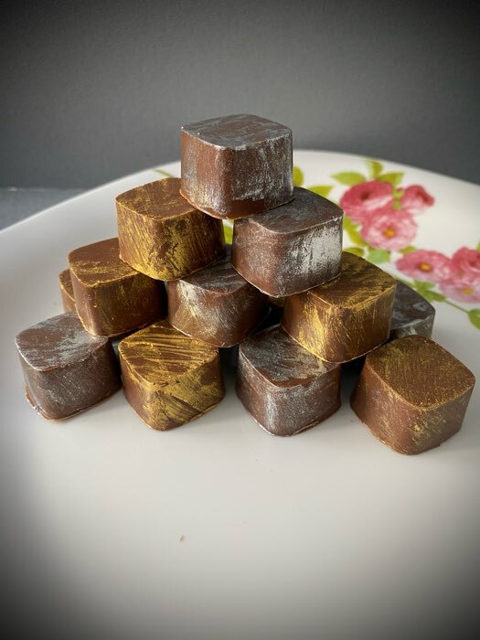 Фотография покупателя товара Форма для шоколада KONFINETTA «Куб», 27,5×13,5×3 см, 21 ячейка (2,5×2,5 см) - Фото 3