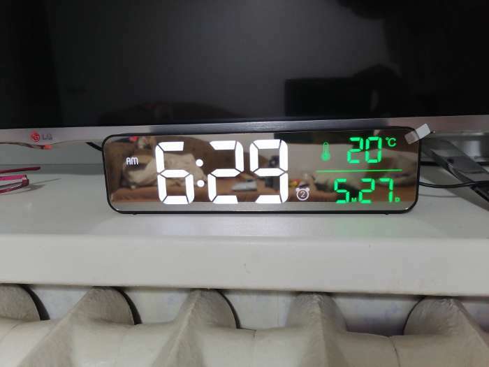 Фотография покупателя товара Часы электронные настольные: будильник, календарь, термометр, с подвесом, 3.5 х 7 х 26.5 см - Фото 5