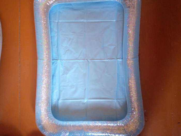 Фотография покупателя товара Надувная песочница с блёстками, 60х45 см, цвет голубой