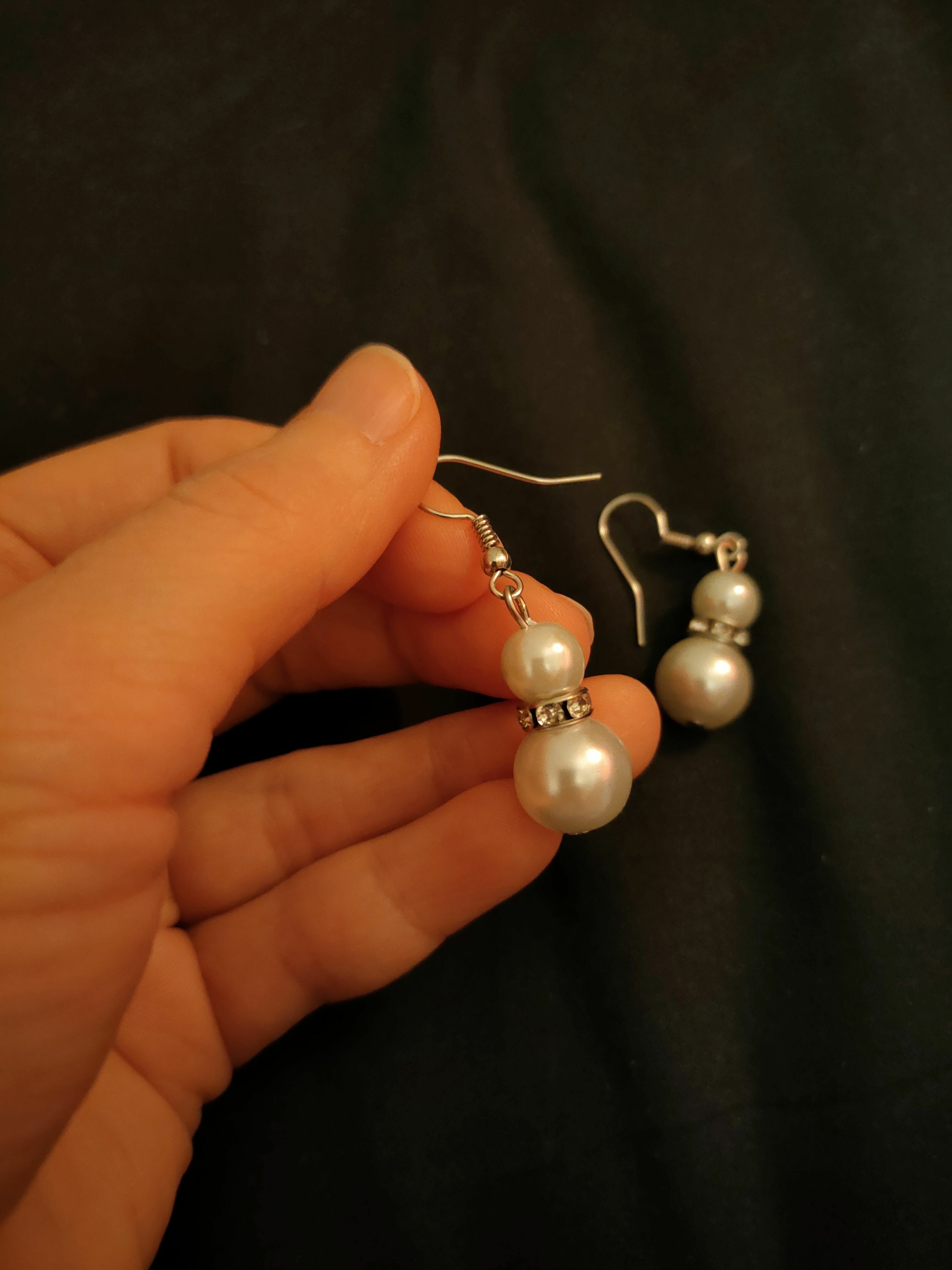 Фотография покупателя товара Серьги с жемчугом «Шарик двойной», цвет белый в серебре - Фото 2