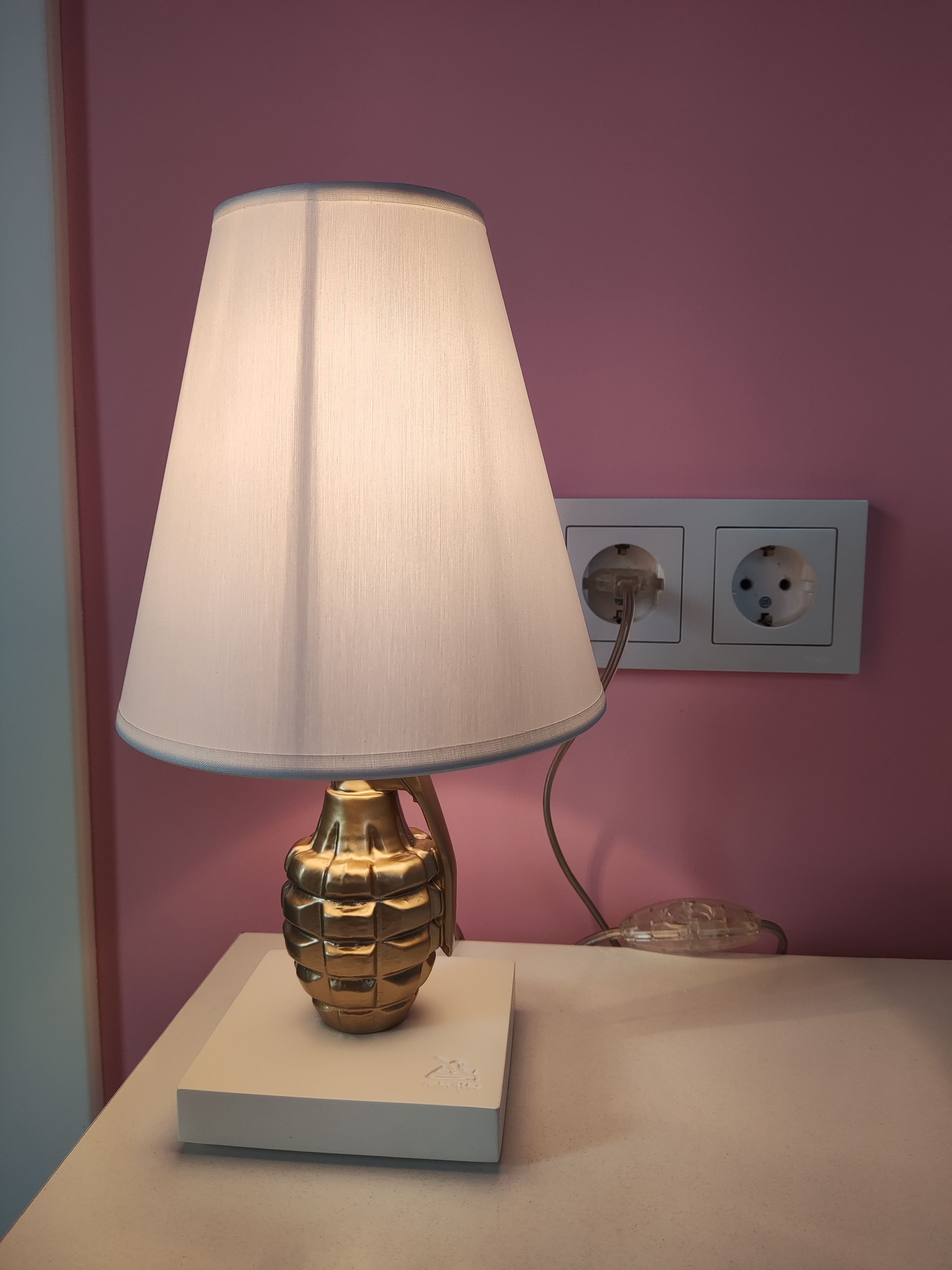 Фотография покупателя товара Лампа настольная "Граната" бело-золотистая, 22 × 30 × 22 см - Фото 2