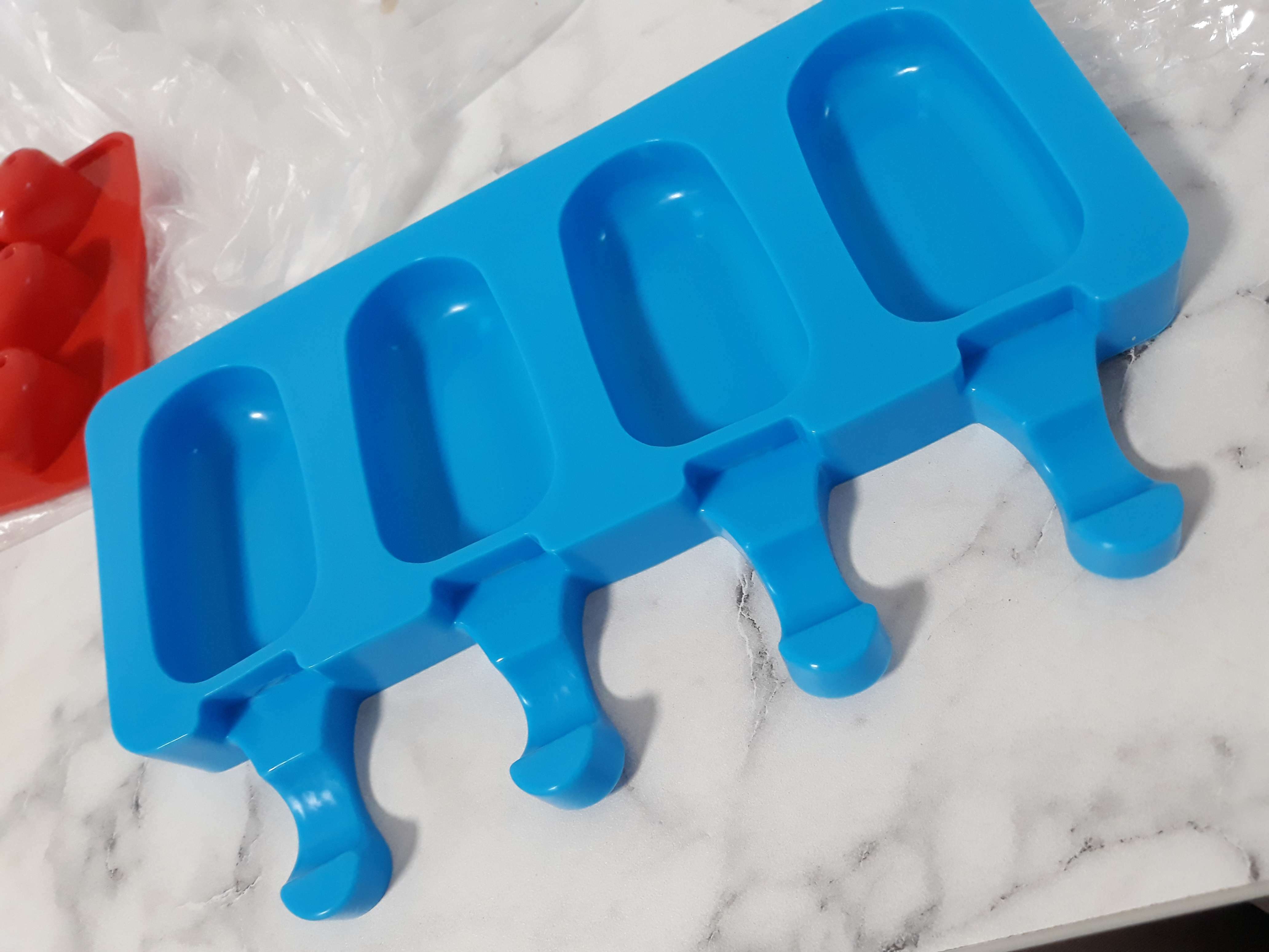 Фотография покупателя товара Форма для мороженого Доляна «Эскимо малое», силикон, 21,5×12,5×2 см, 4 ячейки (6,9×3,8 см), цвет МИКС - Фото 11