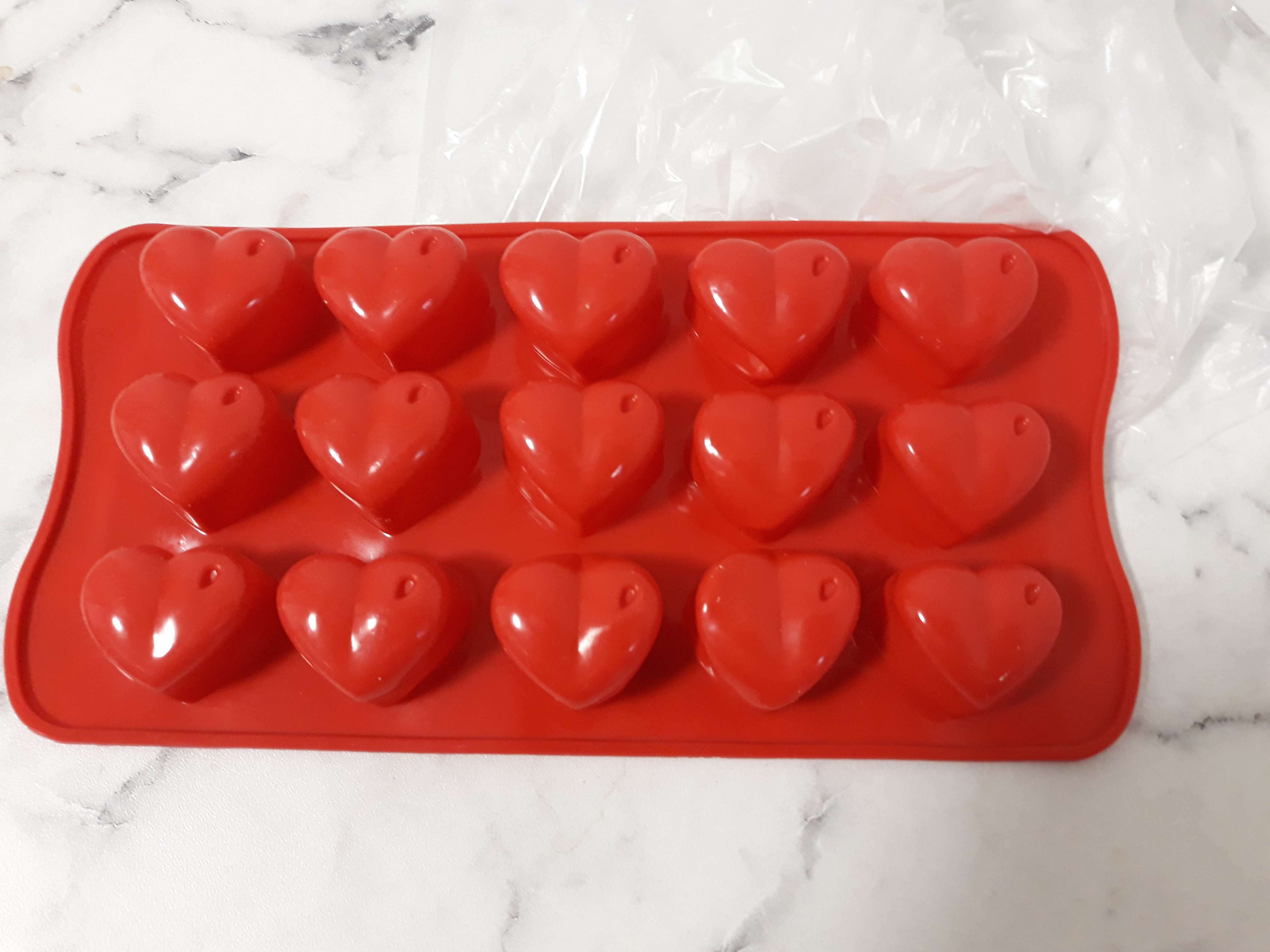 Фотография покупателя товара Форма для шоколада Доляна «Сердечки», 20,5×10 см, 15 ячеек (3×2,6 см), цвет МИКС - Фото 24