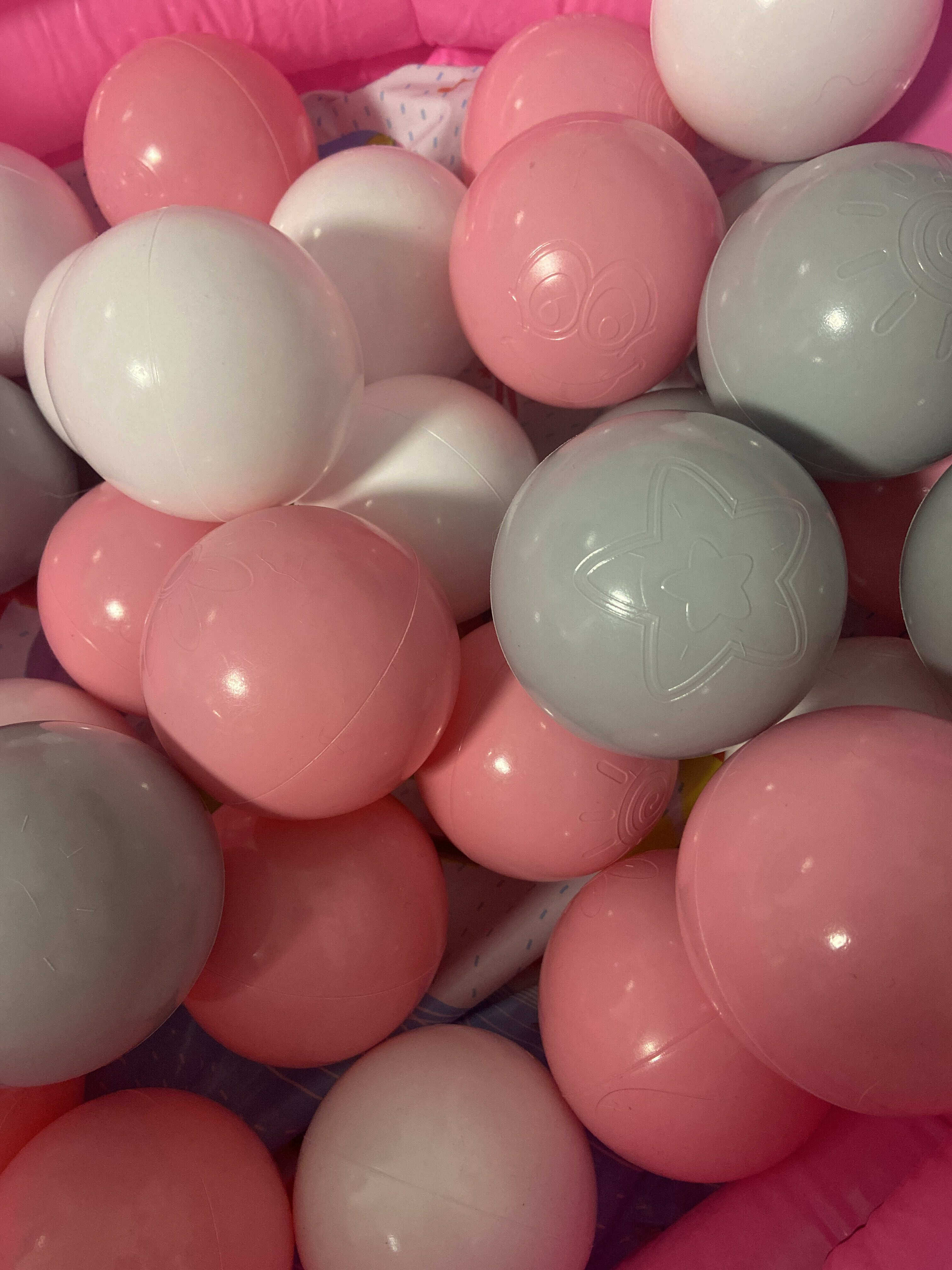 Фотография покупателя товара Шарики для сухого бассейна с рисунком, диаметр шара 7,5 см, набор 30 штук, цвет розовый, белый, серый - Фото 3