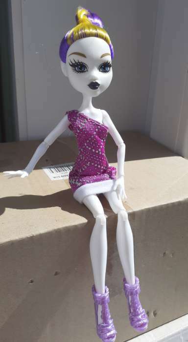 Фотография покупателя товара Кукла модная шарнирная «Ляля» с аксессуаром, цвет МИКС - Фото 2