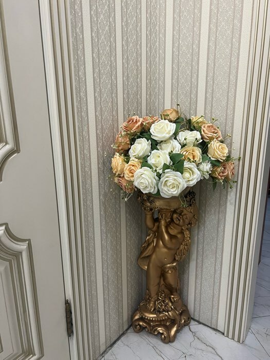 Фотография покупателя товара Фигурное кашпо "Ангел с розами", бронза, 1,8 л/ 24х24х70см - Фото 2