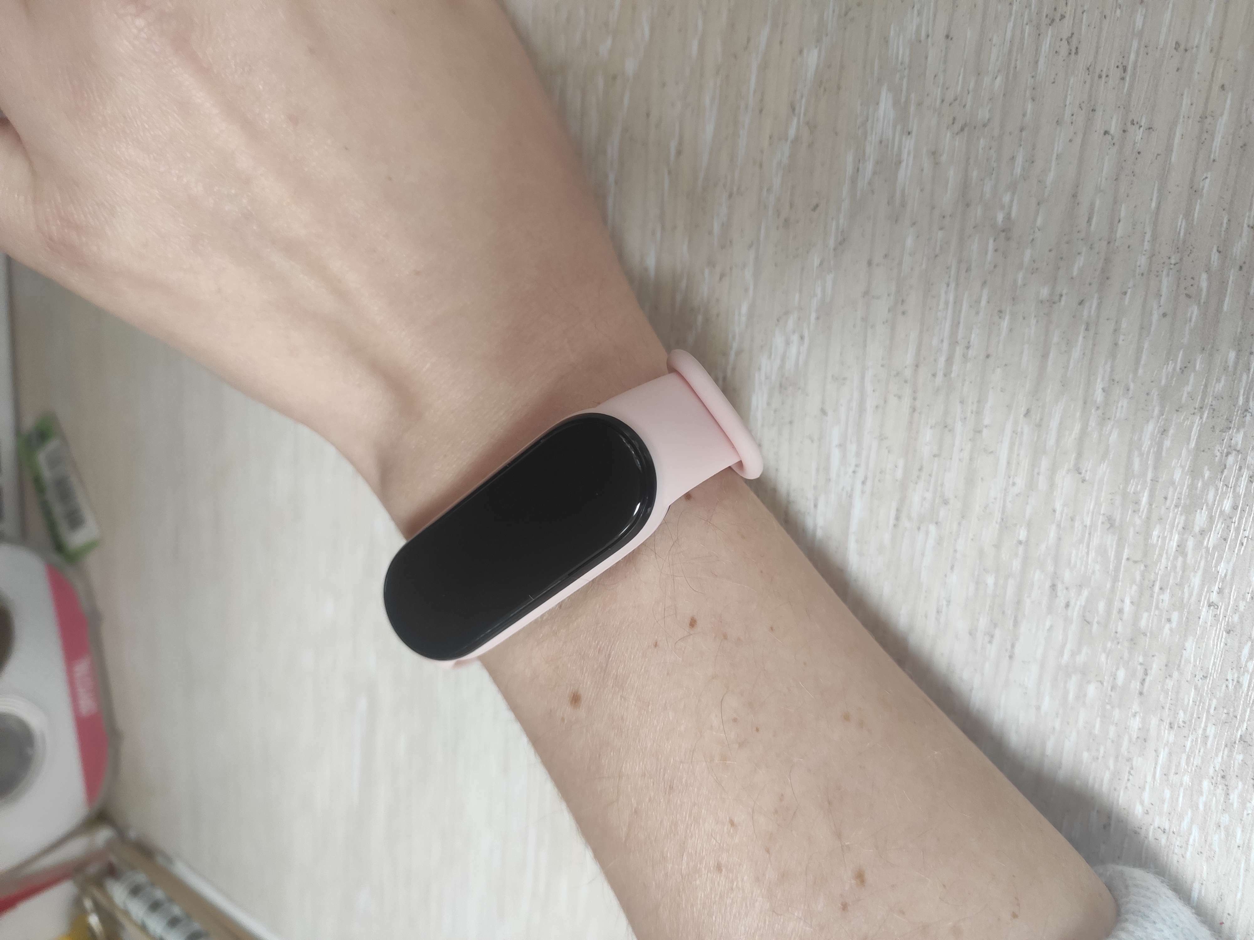 Фотография покупателя товара Ремешок для фитнес-браслета Mi Band 5/6 LuazON, силиконовый, белый - Фото 6