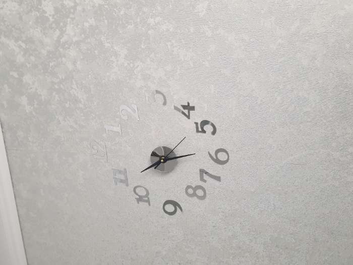 Фотография покупателя товара Часы-наклейка "Ясмина", d-45 см, сек. стрелка 13 см, цифра 7.5 х 5 см, серебро - Фото 4