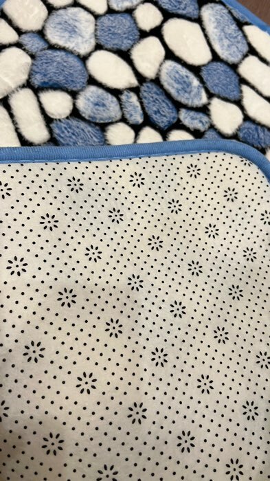 Фотография покупателя товара Набор ковриков для ванны и туалета Доляна «Галька», 2 шт: 40×50, 50×80 см, цвет синий - Фото 2
