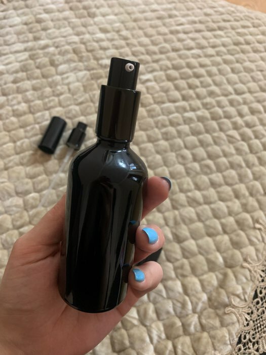 Фотография покупателя товара Бутылочка для хранения, с распылителем «Black», 100 мл, цвет чёрный - Фото 3