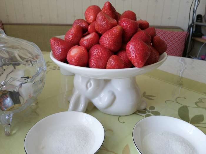 Фотография покупателя товара Блюдо для десертов Доляна «Зайка», d=20,5 см, цвет белый - Фото 32