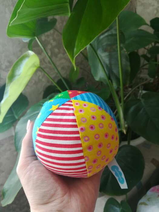 Фотография покупателя товара Развивающий мягкая погремушка «Мяч Радуга», цвета МИКС - Фото 1