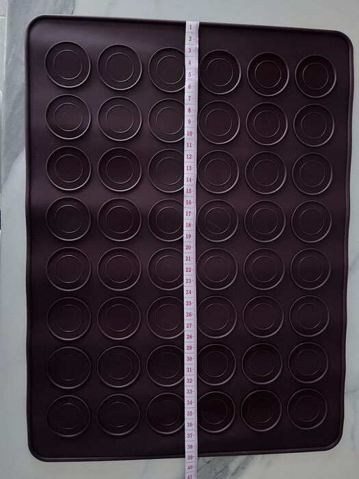Фотография покупателя товара Коврик силиконовый для макаронс Доляна «Ронд», 37,5×28 см, цвет коричневый